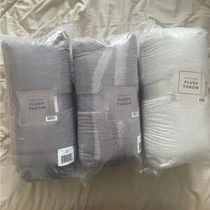 Set of 3 Plush Throw Blankets
